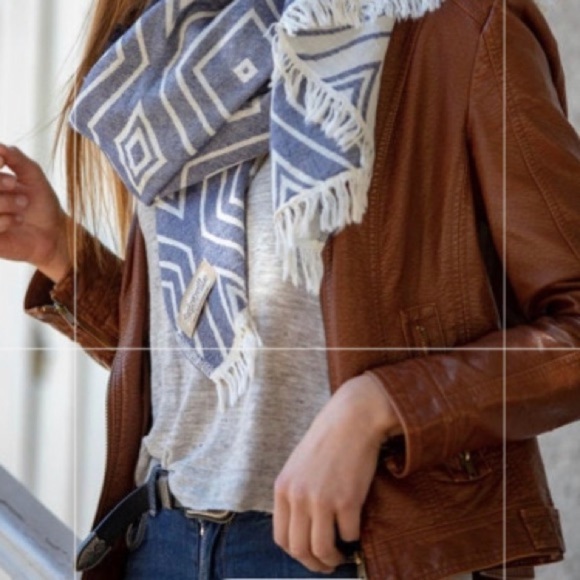 Free Form Diamonds Wrap Scarf Versatile Textile Blue Jacquard Loom Hand Crafted - Picture 5 of 11